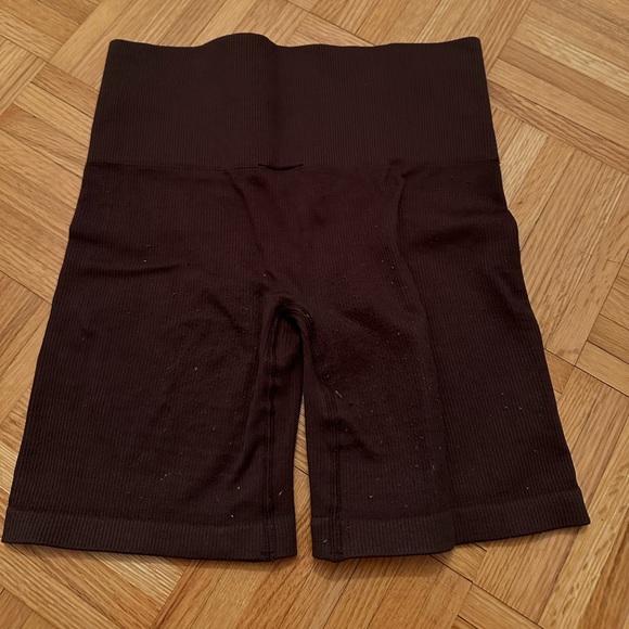 Chocolate, brown aritzia biker shorts - Picture 1 of 2